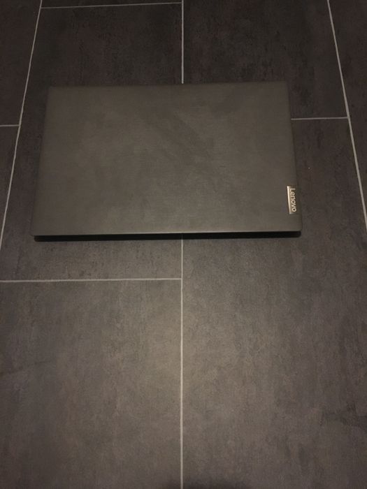 Computador portátil Lenovo com carregador (8gb ram 256ssd)
