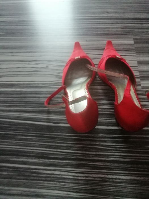 Czerwone sandałki r. 40