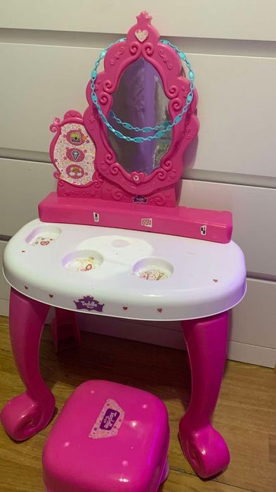 Penteadeira e cozinha infantil