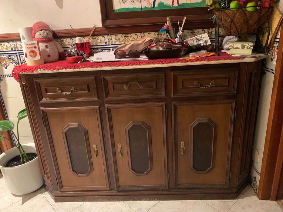 Sapateira com tampo de pedra  de marmore em bom estado