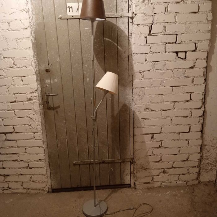lampa stojąca pionowa na dwa światła regulowana wysokosć 1,70 m. wysoka