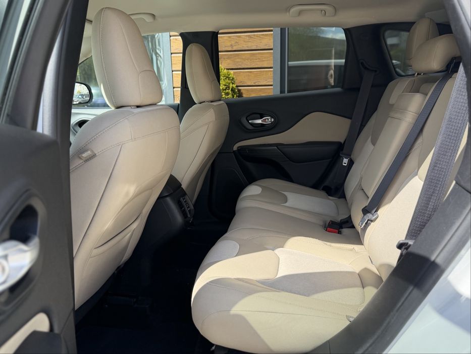 JEEP CHEROKEE 2016 року, 2.4 бензин, автомат, повний привід.