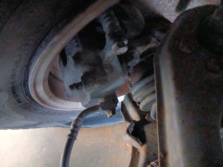 Pinça travão / maxila de travão frente esquerda NISSAN Terrano I (WD21