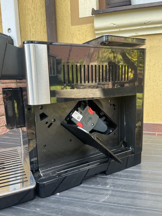 КавоваркаDeLonghi PrimaDonna Soul після ТО в хорошому стані