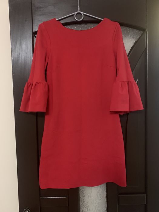 Плаття з стильним рукавом