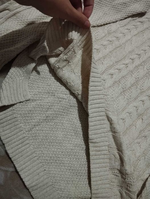 Camisola de malha branca da Stradivarius