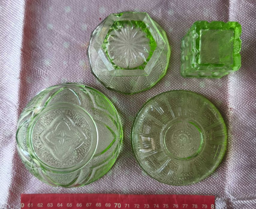 Lote de taças em vidro verde antigo