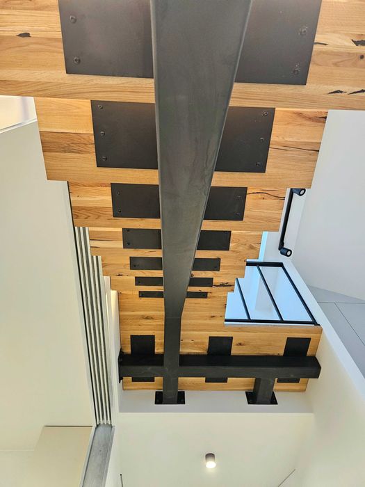 nowoczesne schody na konstrukcji stalowej, schody metalowe