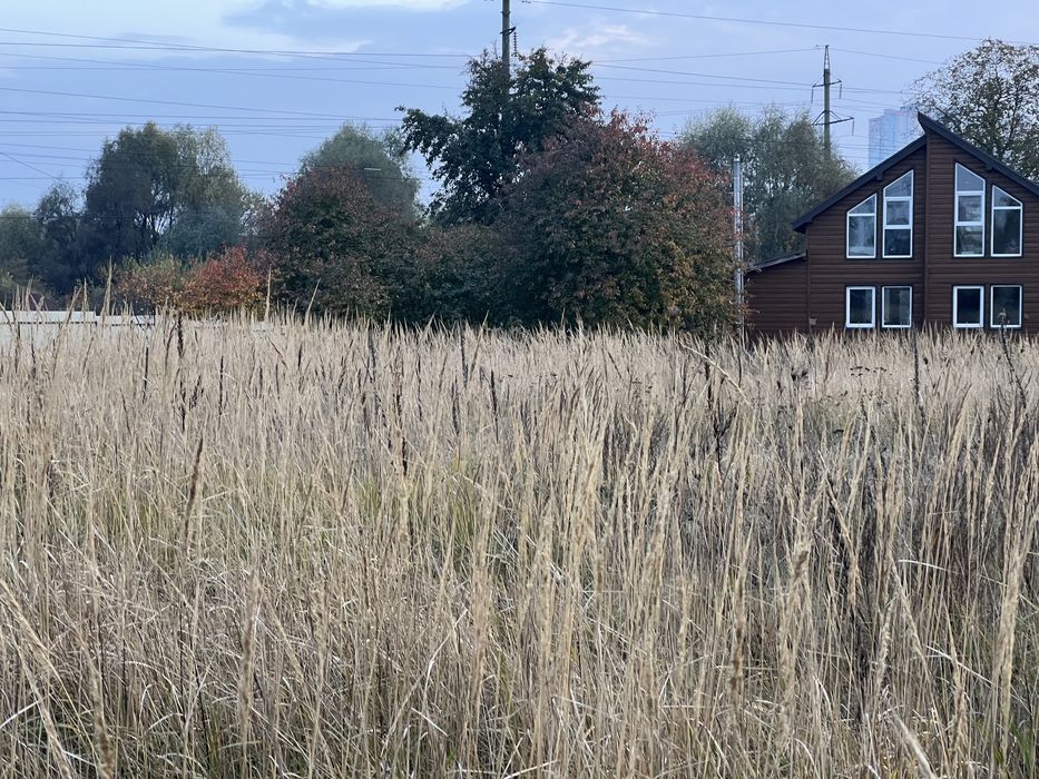 По земел уч 23сот в самом селе Погребы возле самого города Киева