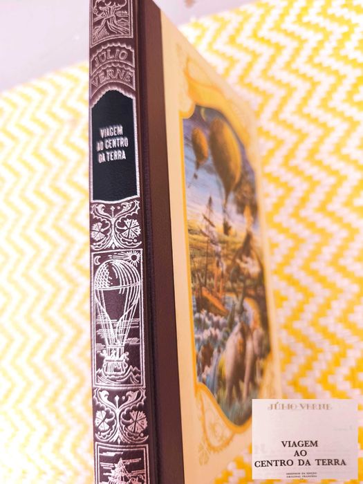 Viagem ao centro da terra
Júlio Verne