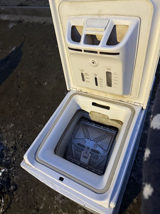 Пральна машинка Whirpool з вертикальним завантаженням 5 кг