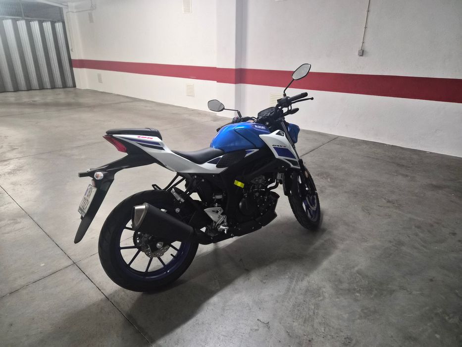 Suzuki gsx-s125 praticamente nova