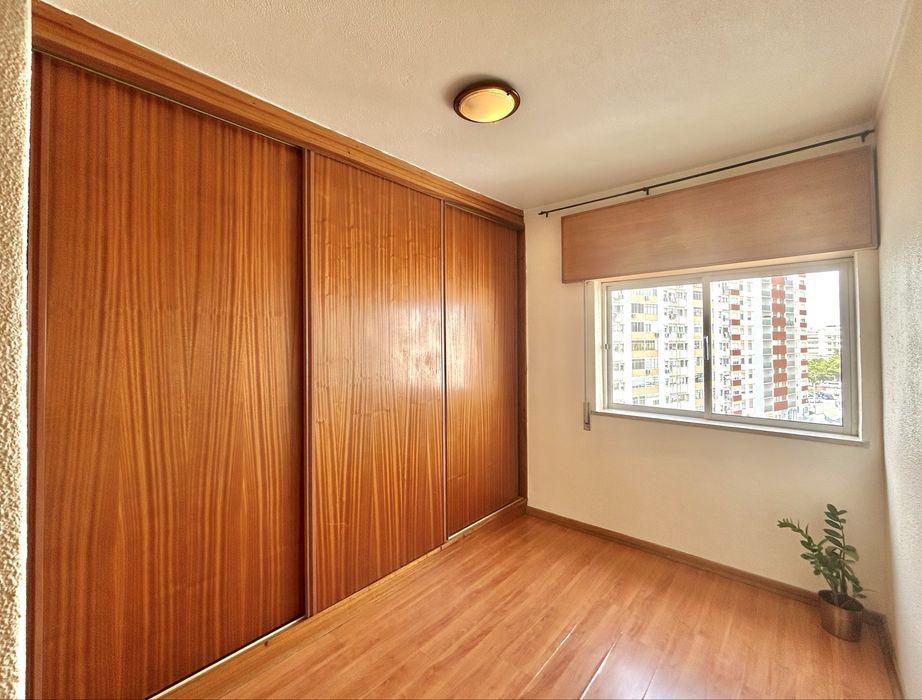 Apartamento T3+1 em localização central FARO