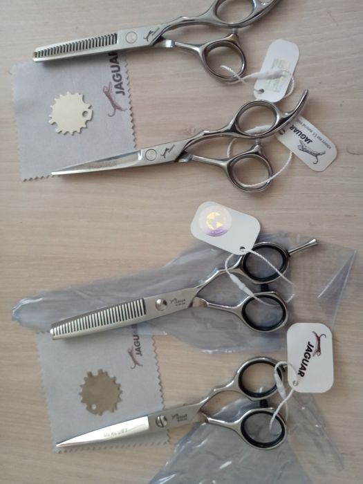Новые парикмахерские ножницы для  волос.
