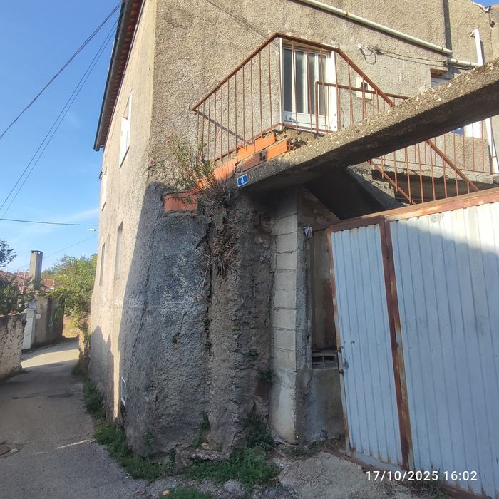 Moradia T3/pátio/espaço