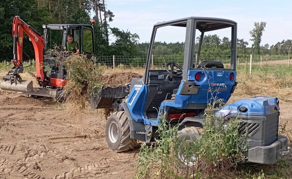 Miniładowarka, wyrównywanie terenu, przewożenie korytowanie zamiatarka