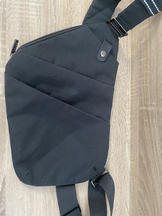 męska saszetka antykradzieżowa typu sling bag