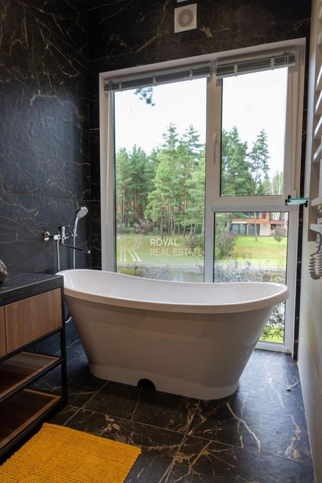 Продаж ділянки з 2 будинками КМ Riviera Village с. Лебедівка Паркінг