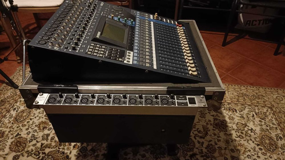 Mesa de mistura Yamaha 01V96 como nova com extras