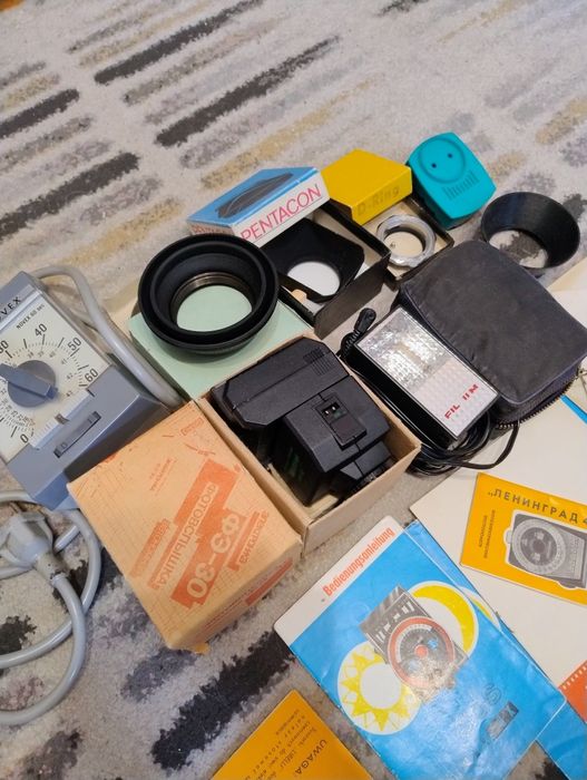 Części do aparatów.  Lampy, przysłony, instrukcje, uchwyt pistoletowy
