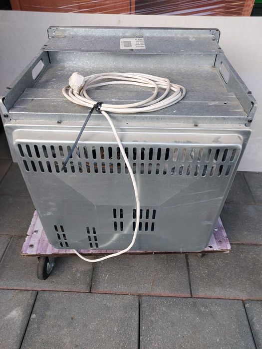 Piekarnik do zabudowy pod zabudowę Zanussi