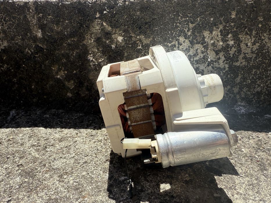 Motor de maquina de lavar louca a funcinar bem ,