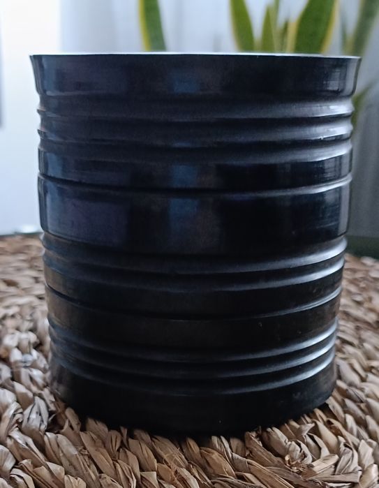 Maravilhosa caixa maciça em pau preto