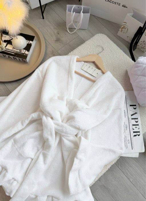 М’який жіночий халат з рюшами — рожевий, блакитний, білий