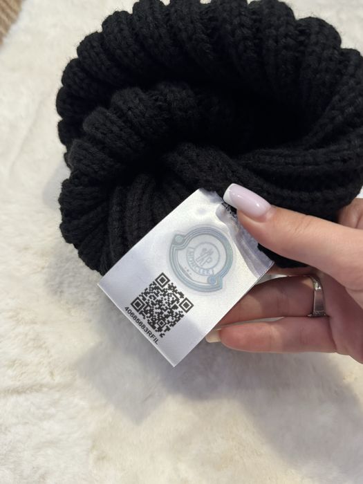 Шапка moncler жіноча вʼязана з натуральним хутром