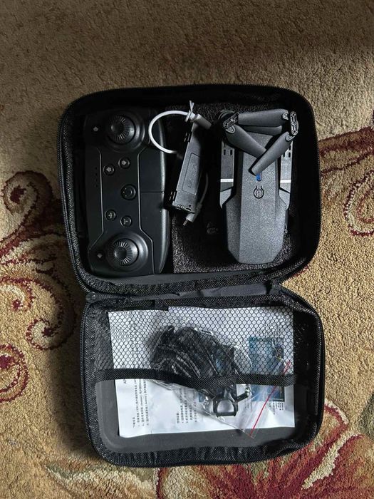 квадрокоптер моделі E88 Pro.