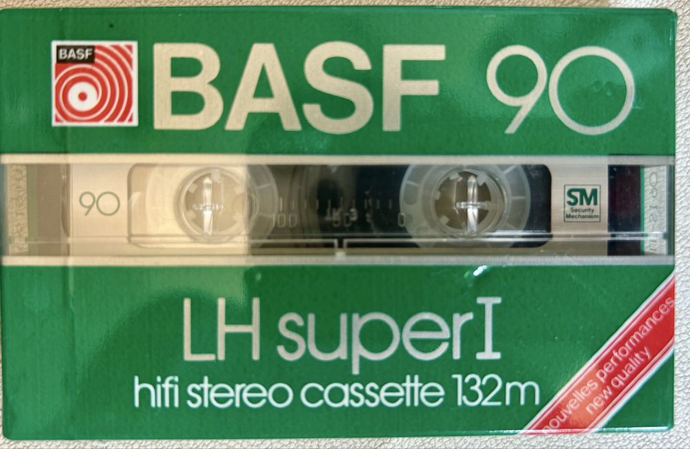 Cassetes musica gravadas e virgem