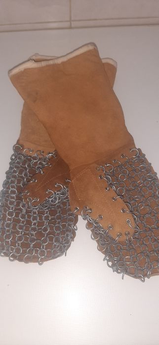 Manápula de Couro 
Forro de tecido isolante,