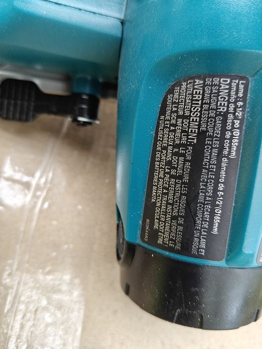 Пила дисковая Makita xss02