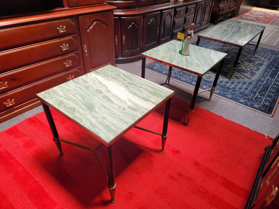 Mesas de centro quadradas em latão com tampo em pedra -