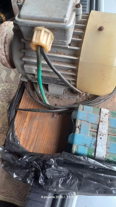 Наждак точило двигатель