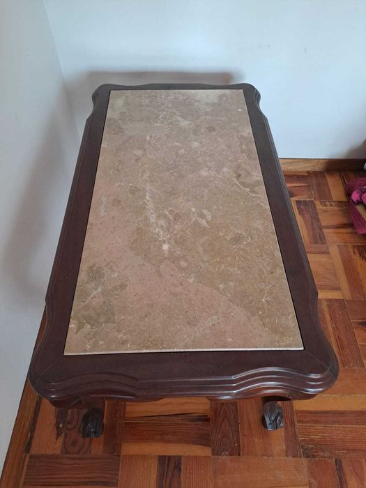 Mesa de centro com pedra