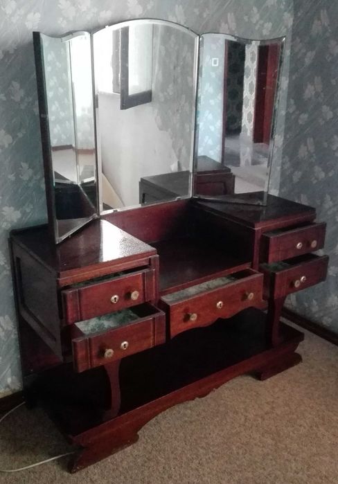 Toucador com espelho tri-partido (antigo)