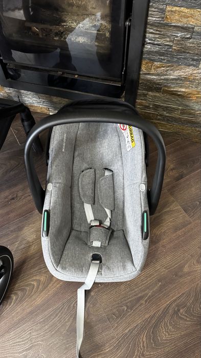 Trio zelia S + base isofix