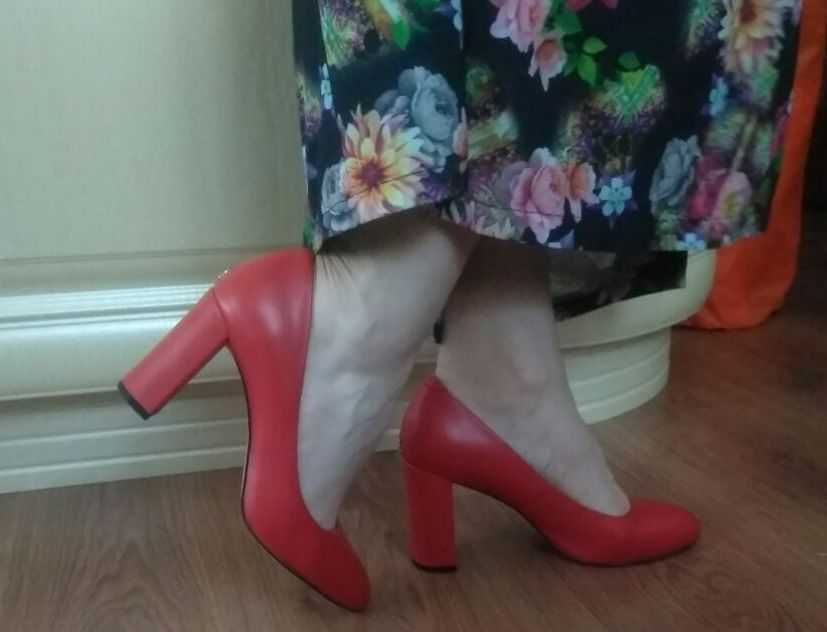 Червоні туфлі Stoalos