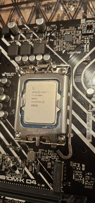 Kit Gaming Intel i7-14700KF + ASUS H610M-K D4 + Cooler