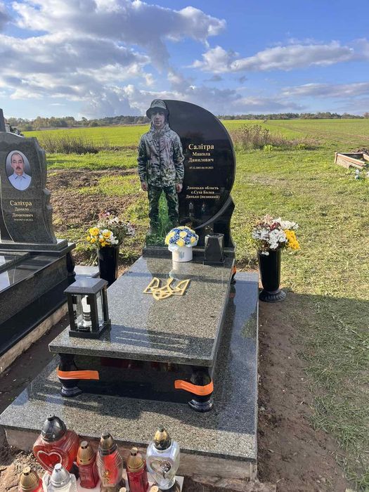 "Пам'ятники для вшанування героїв: індивідуальні рішення для військови