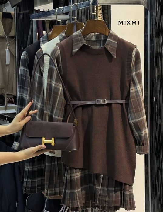 Жіночий комплект сорочка, спідниця, жилет