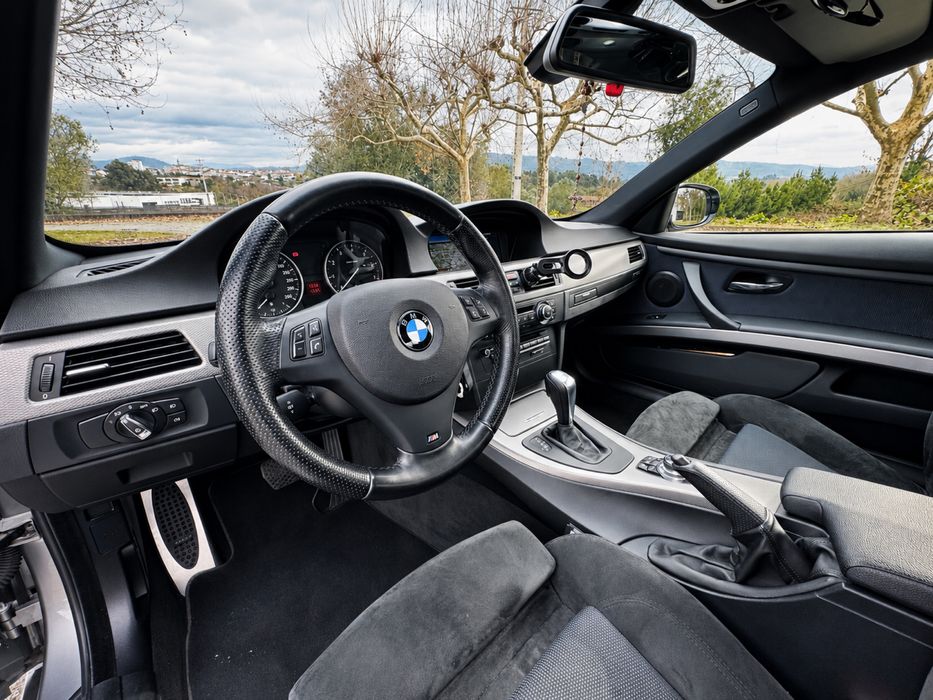 BMW 320I Coupé Pack M - livro de revisões completo na BMW