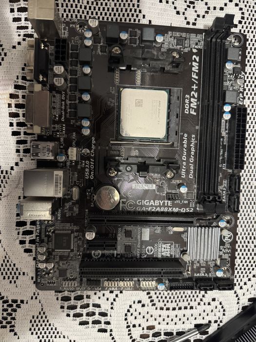 Gigabyte F2A88XM-DS2 + Athlon x4 + 8gb DDR3 Goodram
