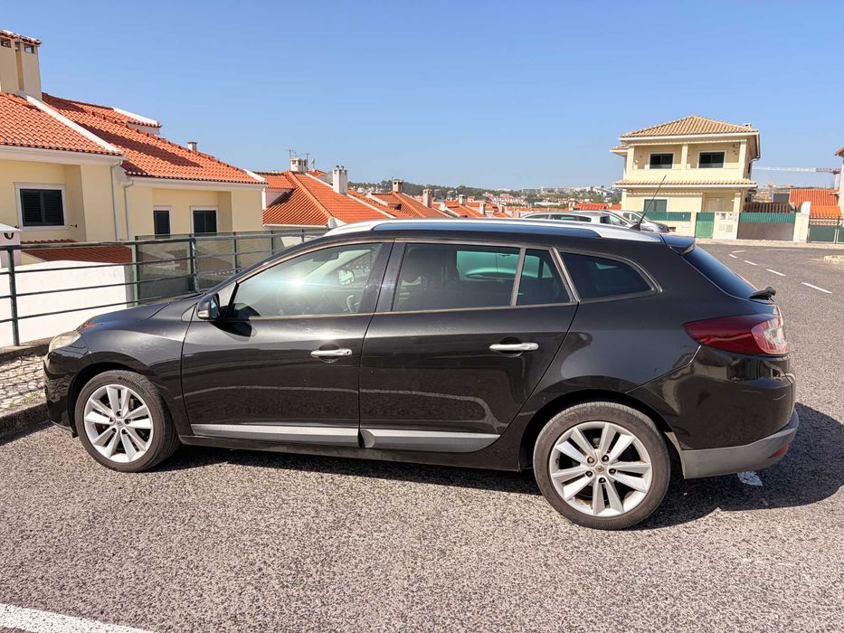 Renault Mégane RENAULT Megane III Grandtour 1.5 dCi Diesel 110 cv — photo 2