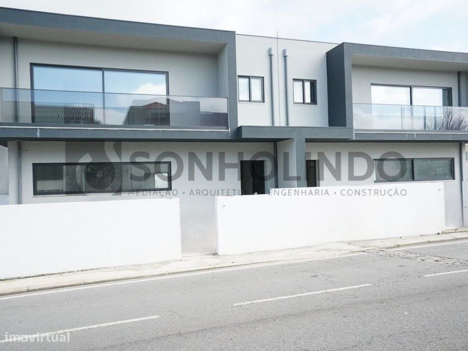 Moradia T3 Nova com escritório, no centro da cidade em fase final d...