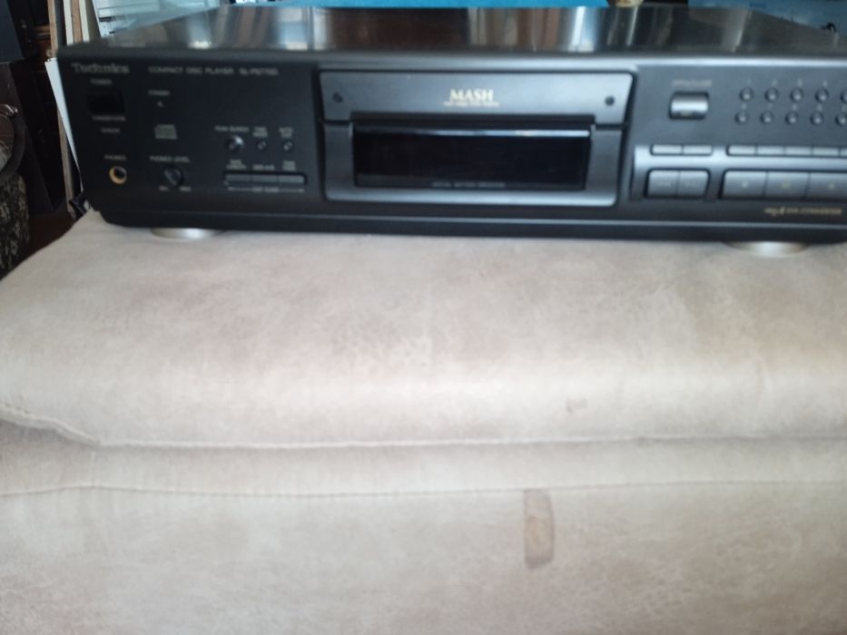 Продам CD проигрыватель technics sl-ps 770d.  В