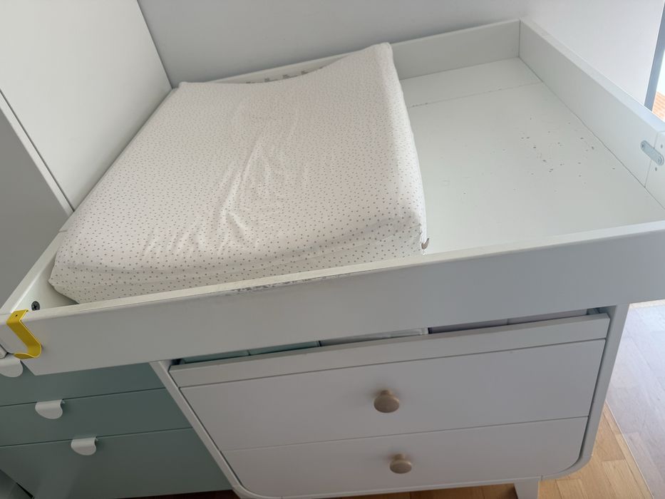Comoda muda-fraldas IKEA MYLLRA