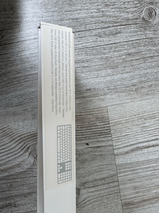 Apple Keyboard (A1243)- przewodowa klawiatura z blokiem numerycznym