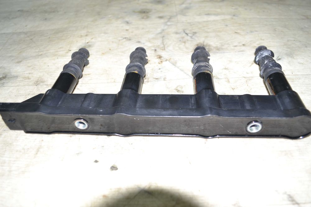 Котушка запалювання Citroen C3 C2 C4 Peugeot 206 207 1.4 B 098622A205